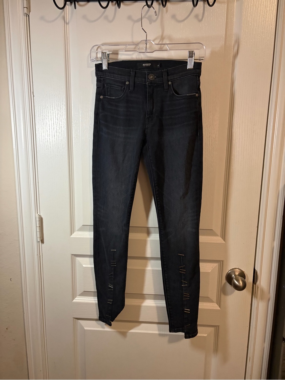 Hudson Jeans Women’s Black Skinny Jeans with Subtle Distress